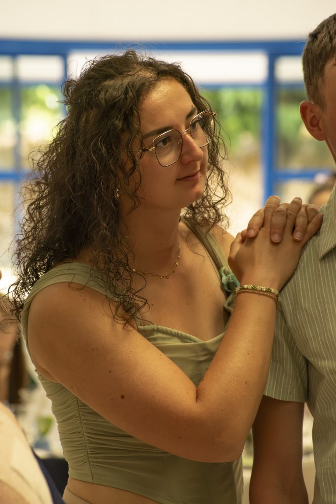 Proches du marié à un mariage civil à Montfaucon-Montigné, dans le Maine-et-Loire.